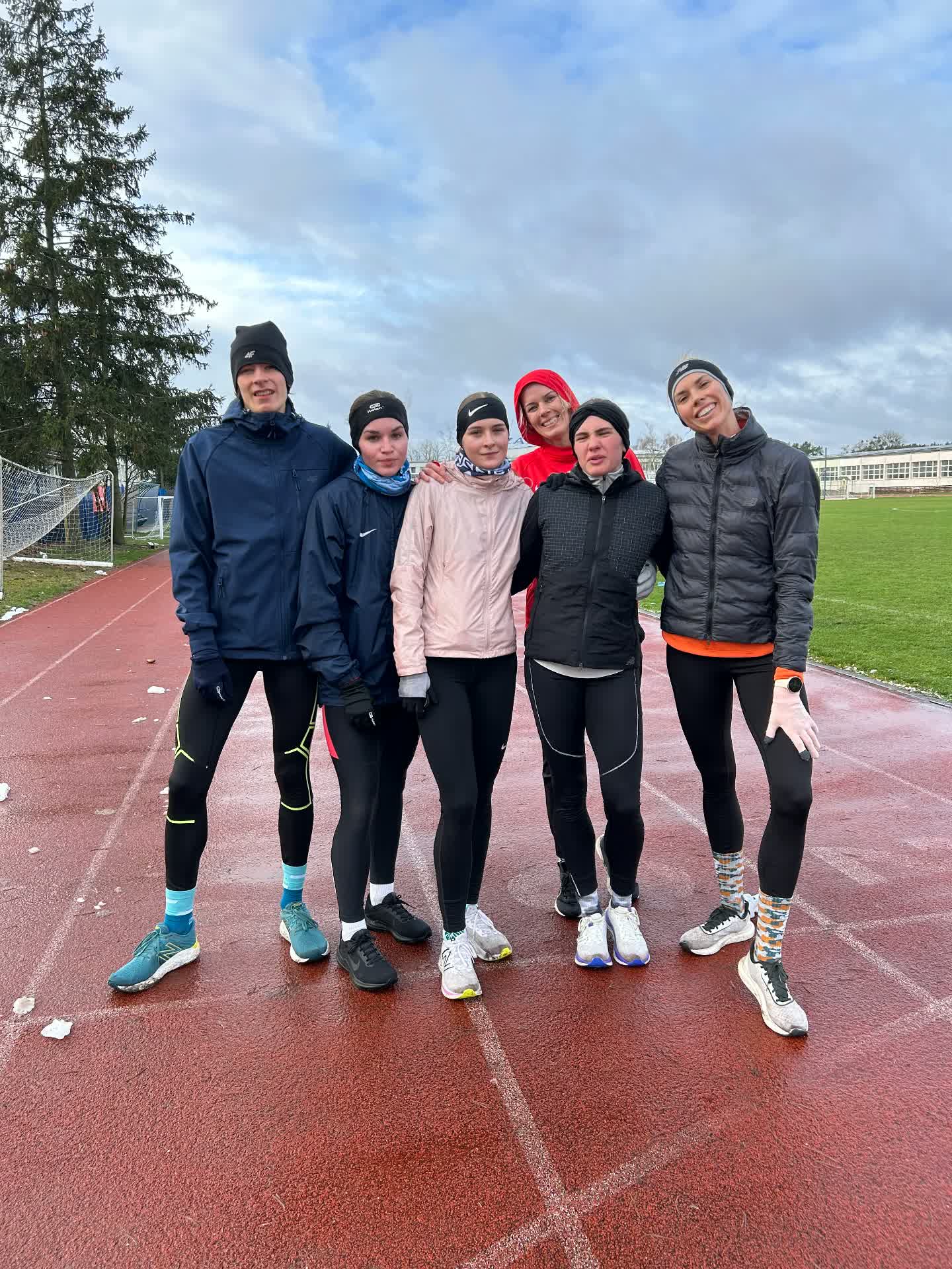 Sprint na stadionie podczas zawodów