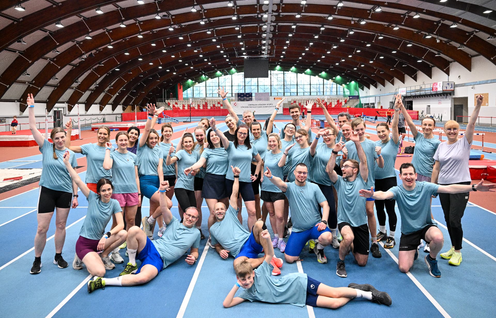 Uczestnicy obozu BCL Olimpic na bieżni hali COS Spała